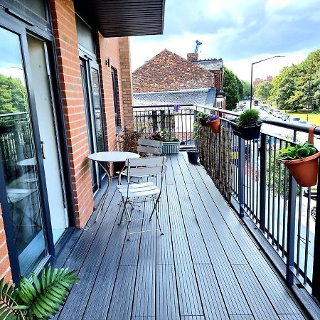 Luxury 2-Bedroom Service Apartment With Balcony Manchester Esterno foto