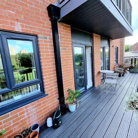 Luxury 2-Bedroom Service Apartment With Balcony Manchester Esterno foto