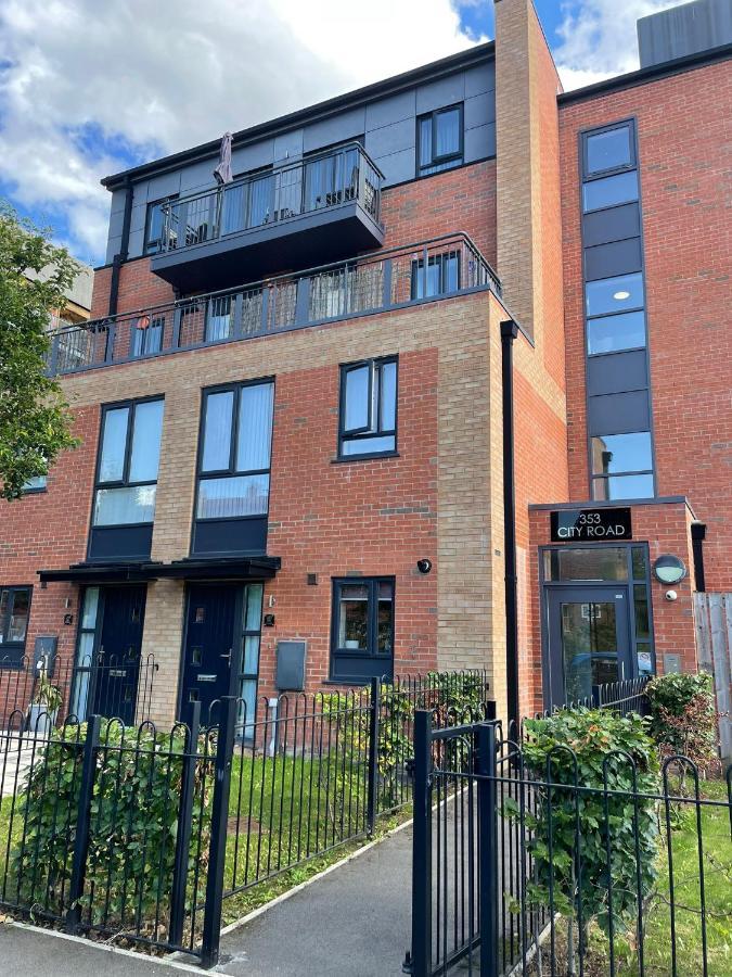 Luxury 2-Bedroom Service Apartment With Balcony Manchester Esterno foto