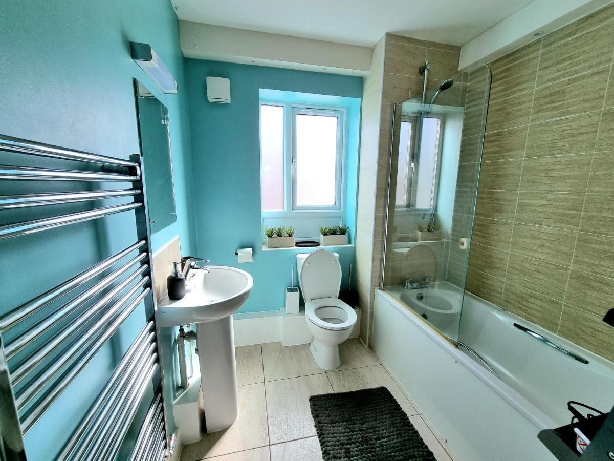 Luxury 2-Bedroom Service Apartment With Balcony Manchester Esterno foto