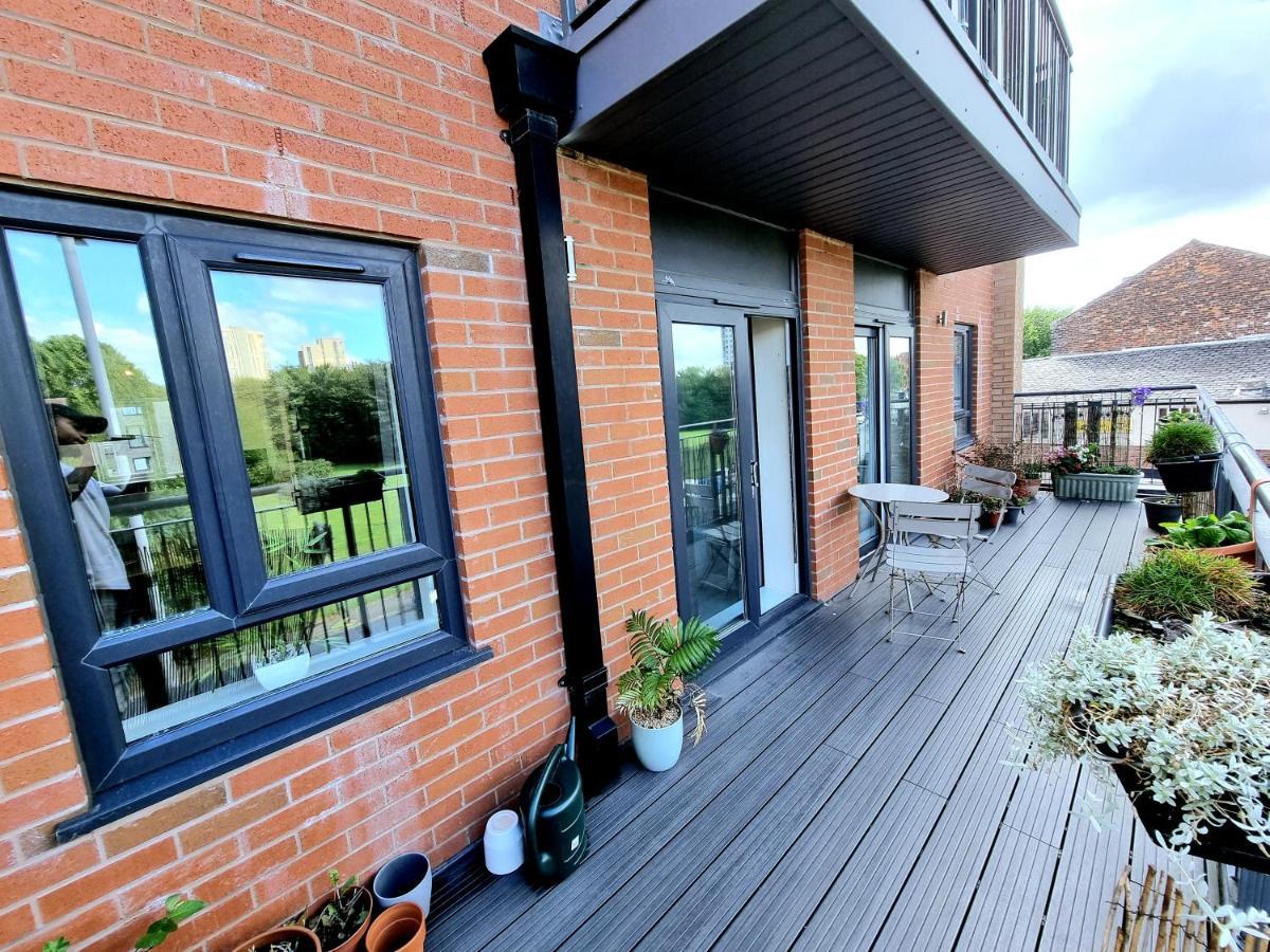 Luxury 2-Bedroom Service Apartment With Balcony Manchester Esterno foto